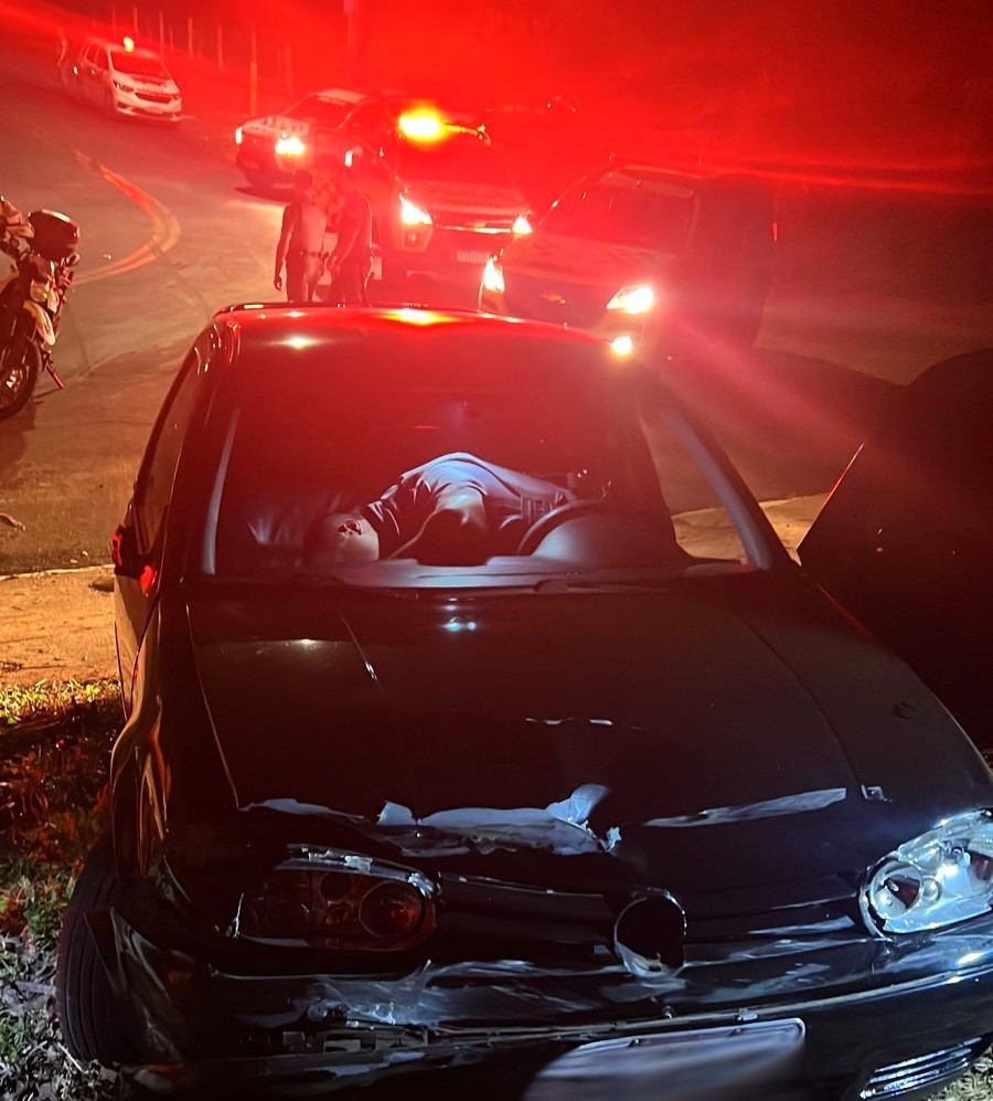 Motorista embriagado fura bloqueio e bate em mureta durante fuga em Americana 2