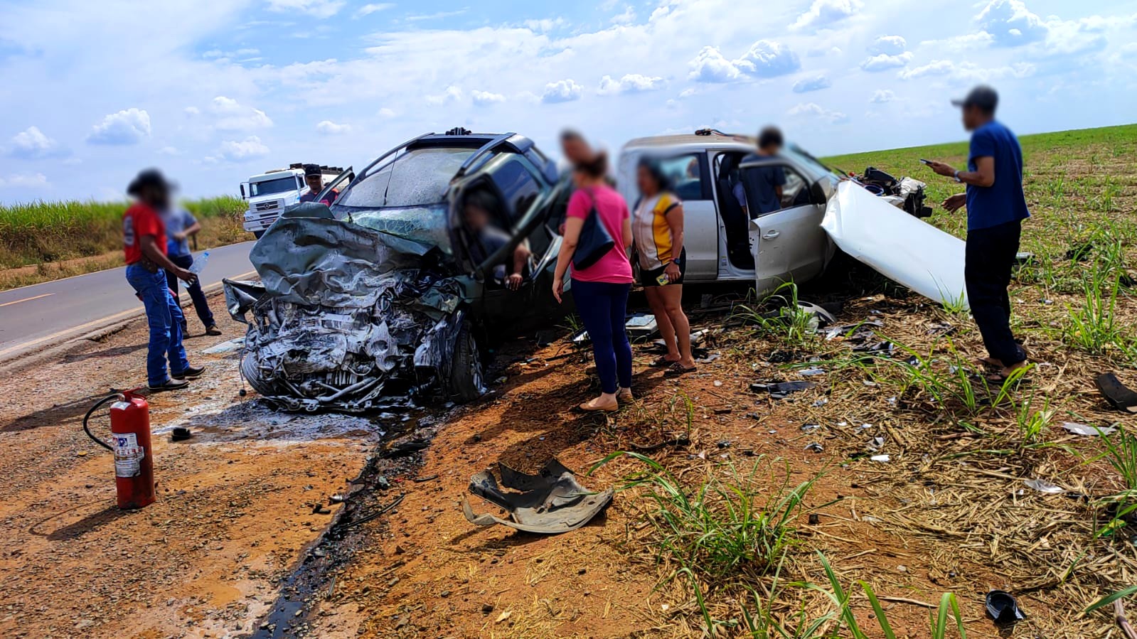 Acidente na Rodovia Ivo Macris deixa quatro pessoas feridas