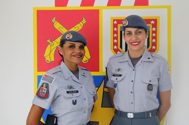 Cabo da PM recebe medalha com o nome da primeira policial vítima da Covid-19