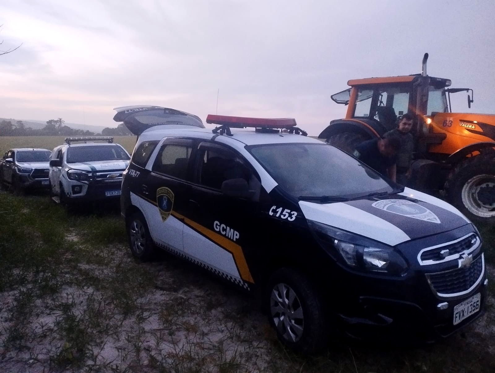 GCM segue rastros na terra e recupera tratores furtados em Piracicaba 1