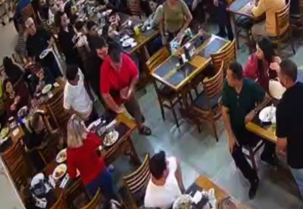 PM salva homem engasgado em restaurante e agradece aprendizado da instituição