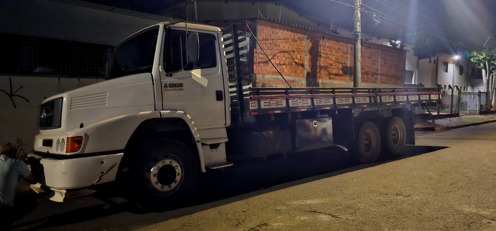 DIG recupera caminhão furtado em Sumaré e prende motorista por receptação