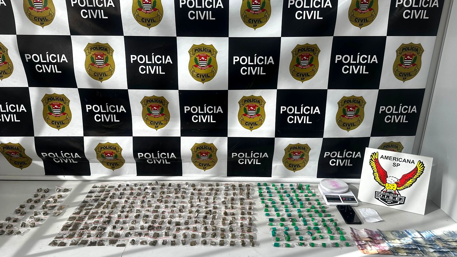 Dise prende traficantes que abasteciam ‘biqueira’ no Jardim dos Lírios