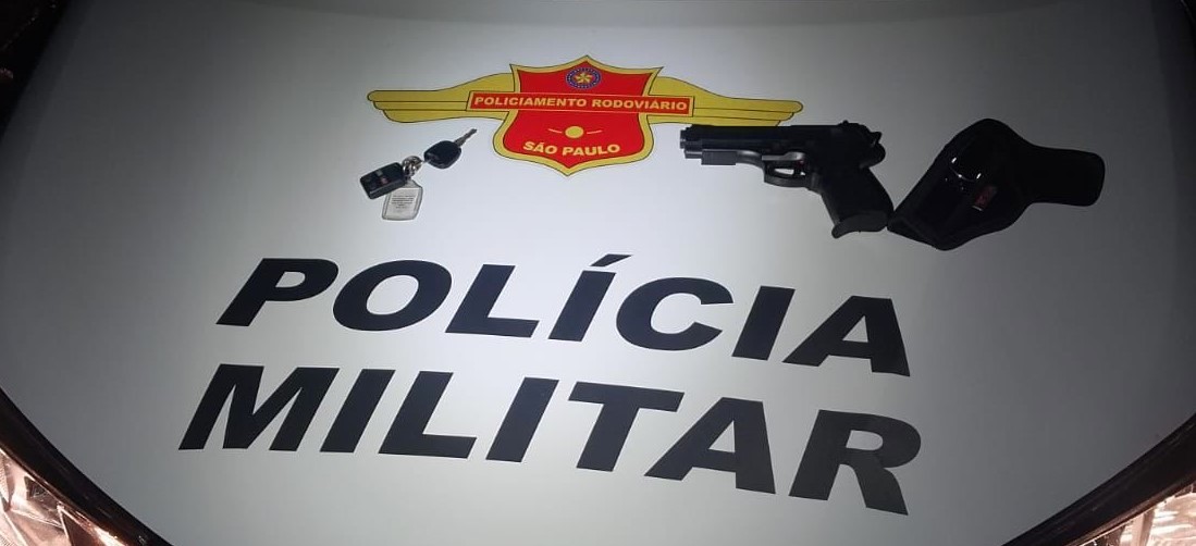 Homem com réplica de arma se passa por policial e é detido em Sumaré