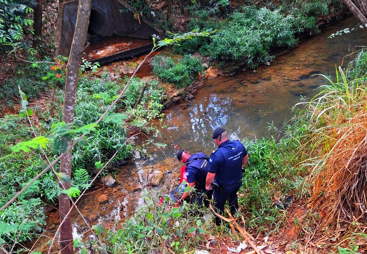 GCM encontra moto submersa em córrego de Limeira 1