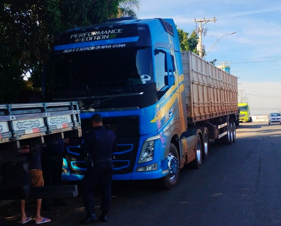 GCM prende três criminosos e evita roubo de carreta em Americana