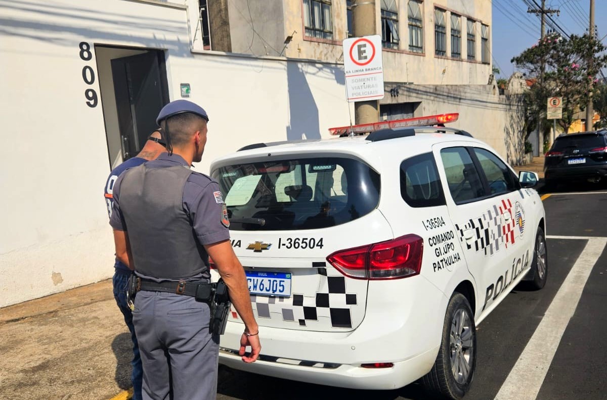 Homem esfaqueia companheira em apartamento de Limeira