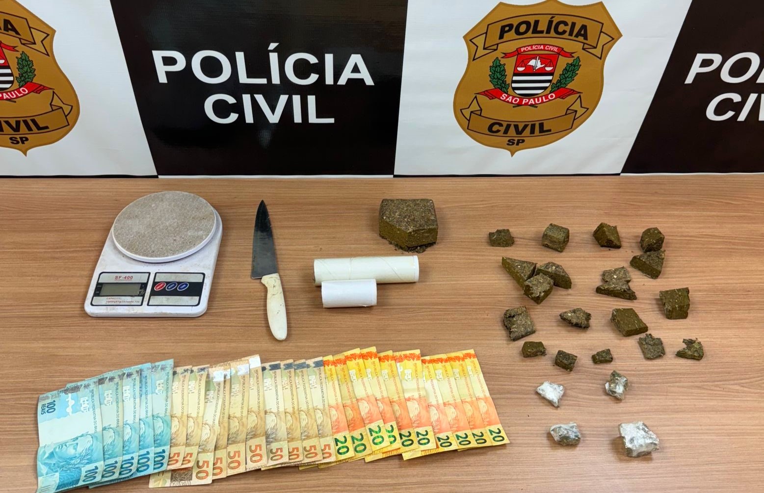 Traficante arremessa pedaços de maconha no imóvel vizinho durante abordagem em Piracicaba