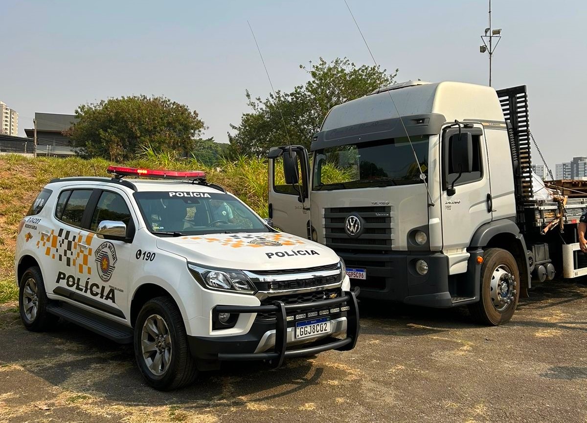 Homem é preso em caminhão furtado com carga avaliada em R$ 35 mil em Campinas